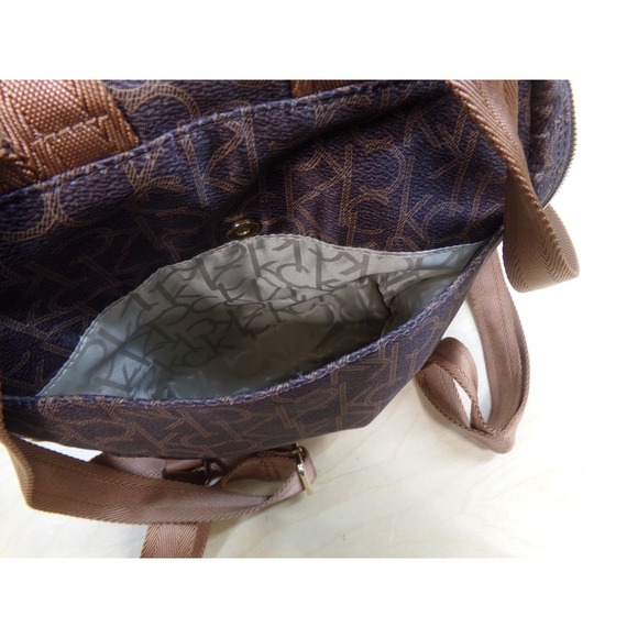 Calvin Klein Signature Belfast Backpack Bag 2 Magnetic Pockets 2‎ Zipper Closure - Picture 15 of 16